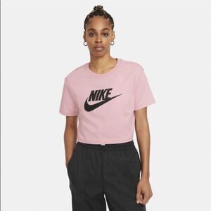 Nike Sportswear Cropped Essential T-Shirts